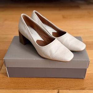 Franco Sarto Neveah Leather Pumps in Putty | Size 7